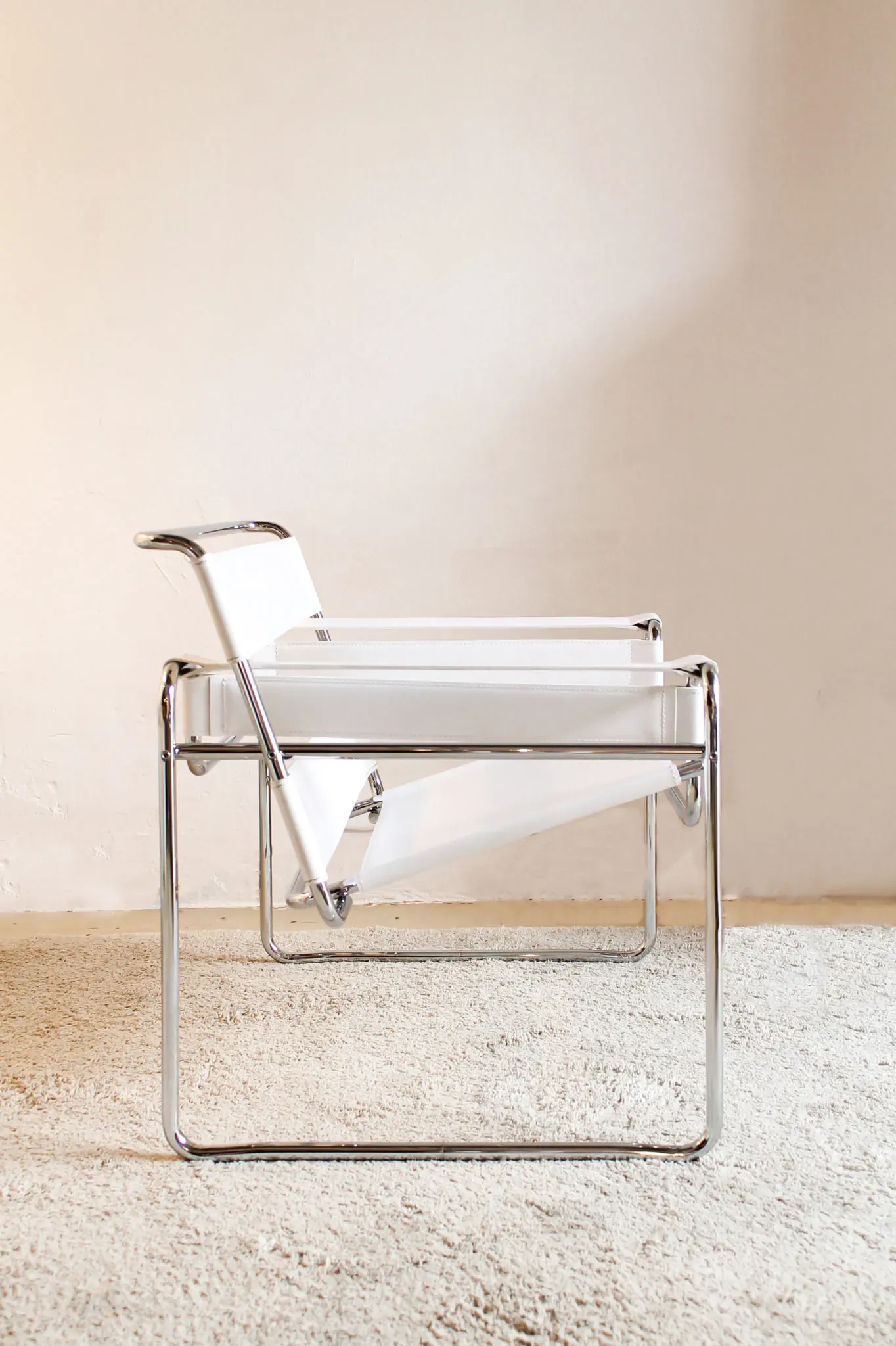 Side Wassily Chair White Leather In Context Knoll For Donzelli