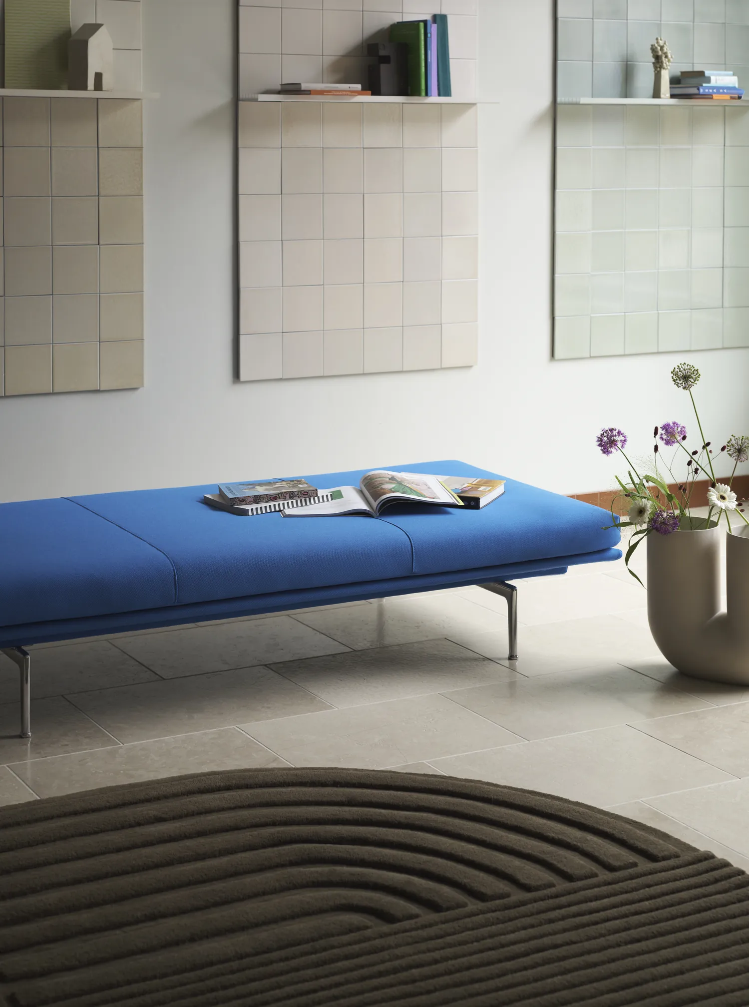 Outline Daybed Steelcut 3 742 Polished Alu Relevo Rug Taupe Kink Vase 39 Sand Slide2 Muuto By Donzelli
