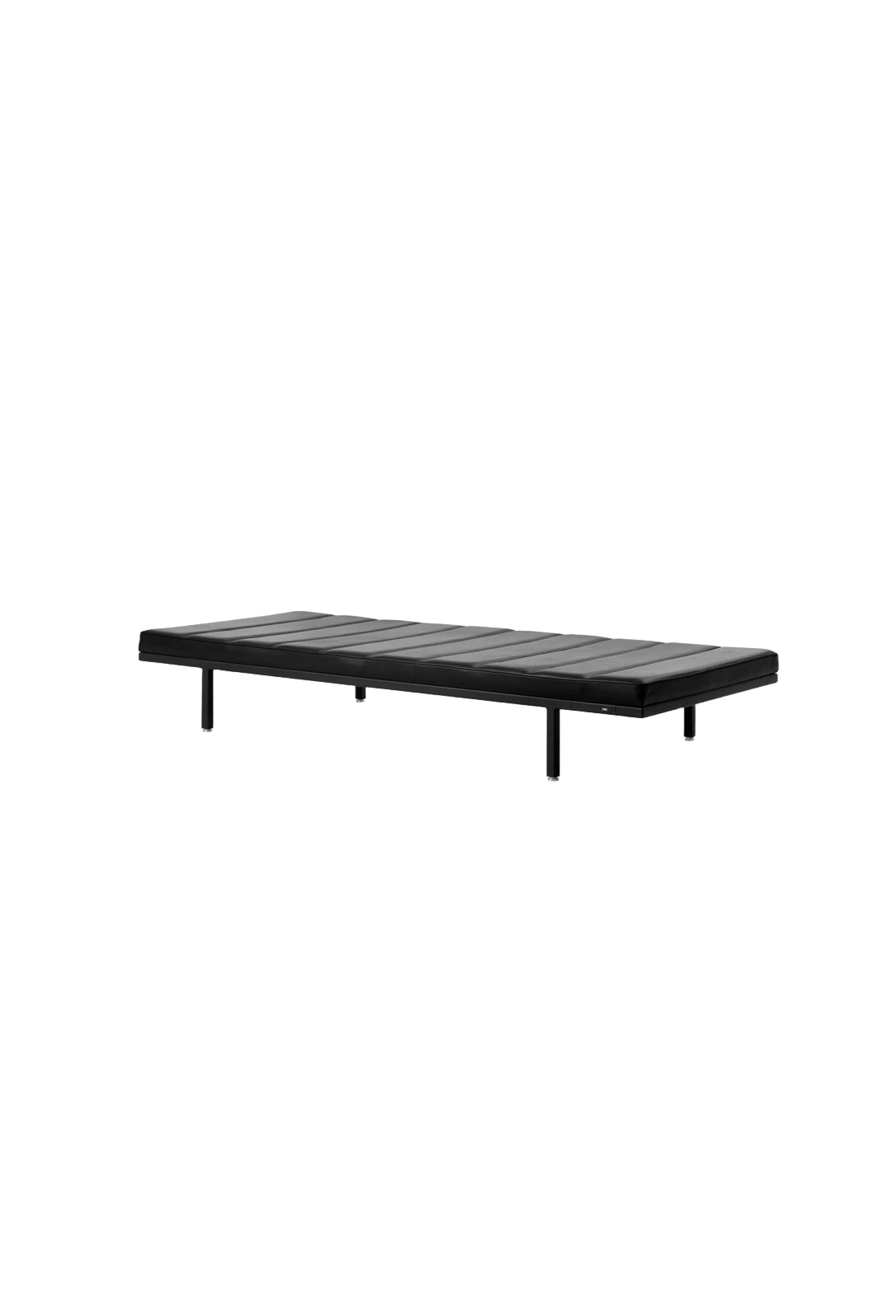 Daybed Black Leather Packshot2 Vipp461 For Donzelli