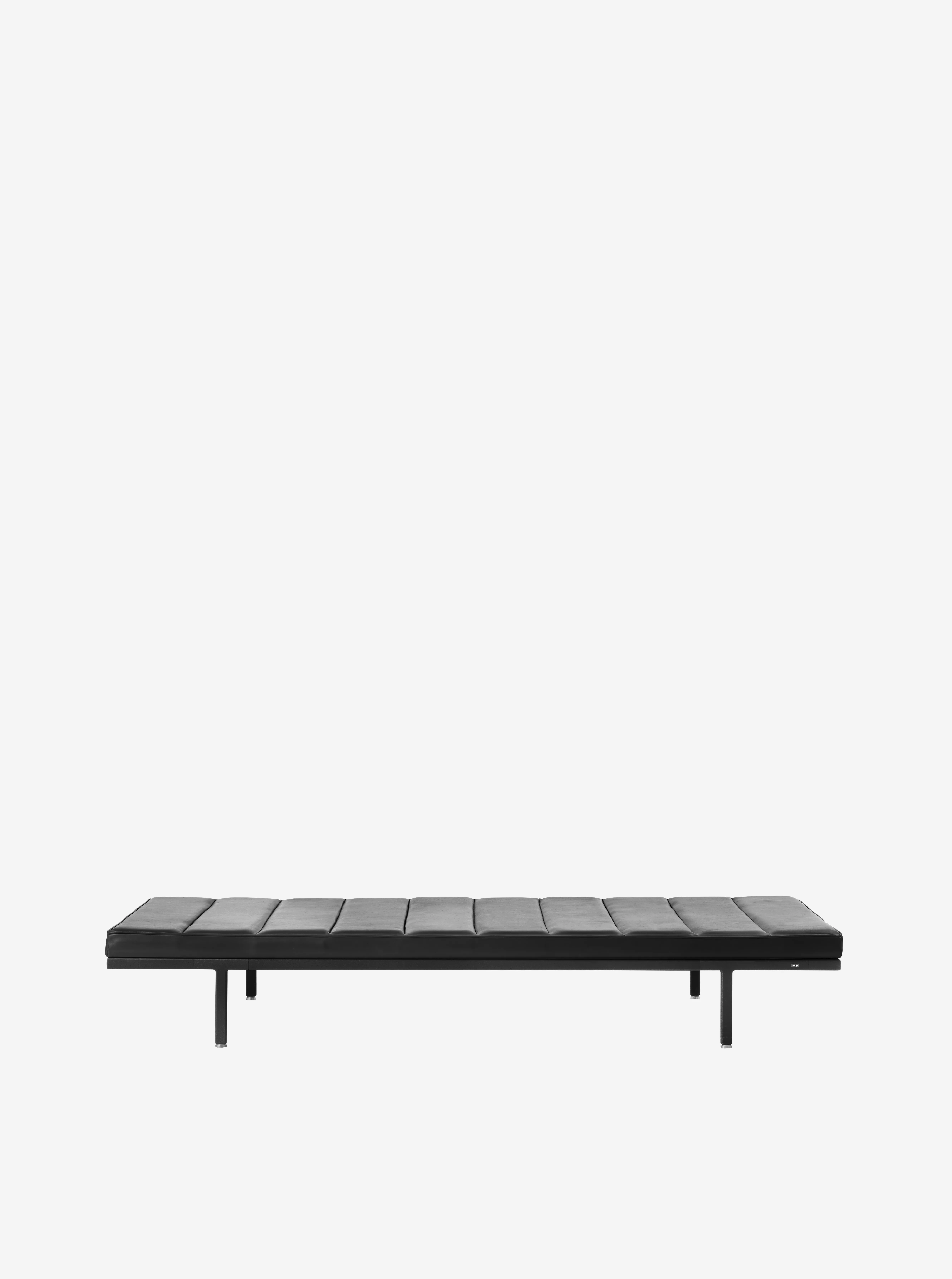 daybed 461 black leather packshot by vipp 1 for donzelli