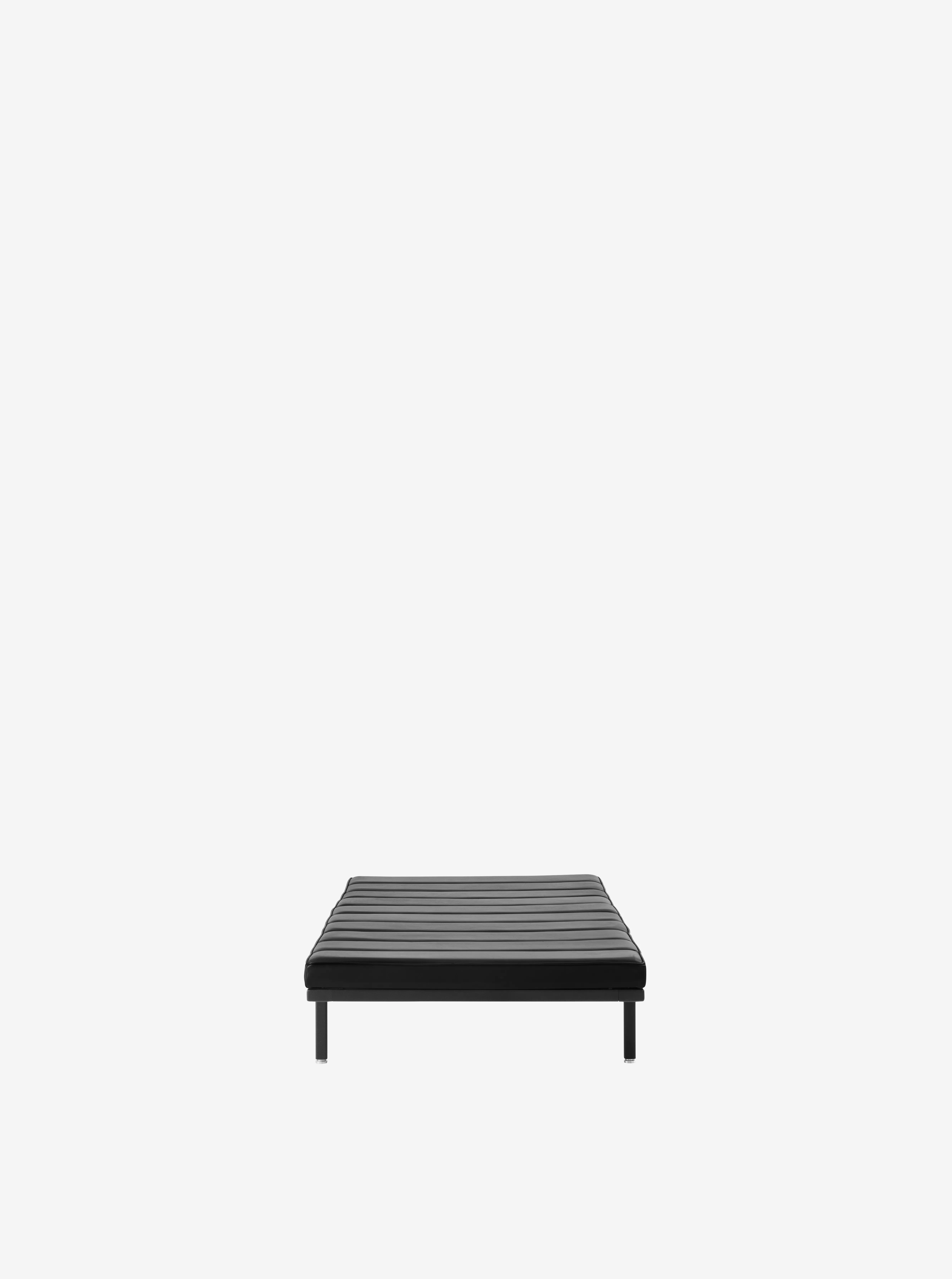 daybed 461 black leather packshot by vipp 2 for donzelli